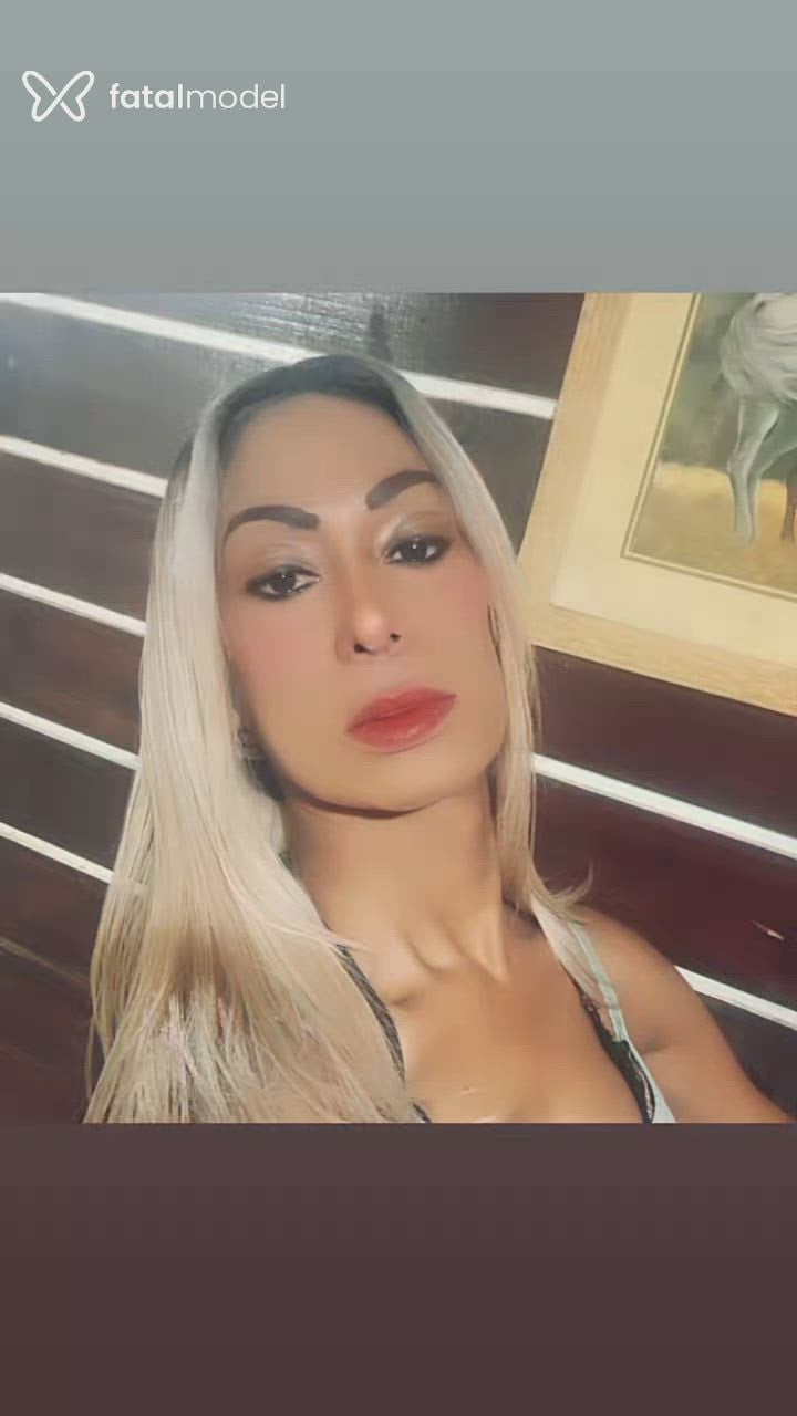 Acompanhante travesti loira (o) de olhos castanhos - Pyetra Voltz Acompanhante travesti loira (o) de olhos castanhos - Pyetra Voltz