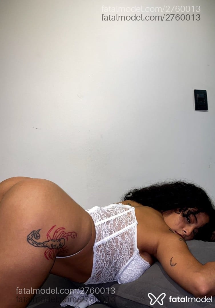 Acompanhante mulher morena (o) de olhos castanhos - Thais