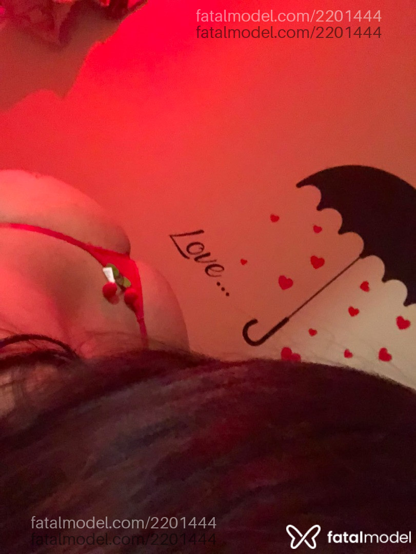 Acompanhante mulher trans morena (o) de olhos pretos - Bruninha
