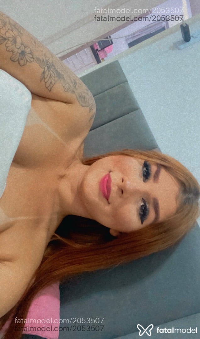 Acompanhante mulher ruiva (o) de olhos castanhos - Yara Lins