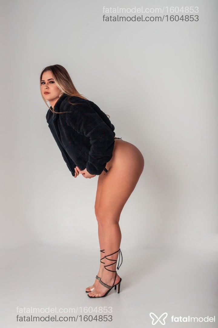 Acompanhante mulher loira (o) de olhos mel - Juliana Mello