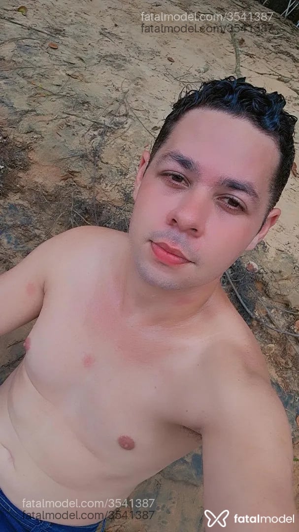 Acompanhante homem com cabelo castanho de olhos castanhos - Rafael Acompanhante homem com cabelo castanho de olhos castanhos - Rafael