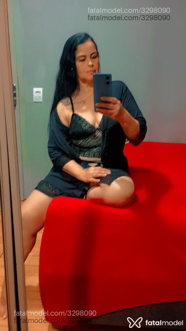 Acompanhante mulher morena (o) de olhos castanhos - Penélope