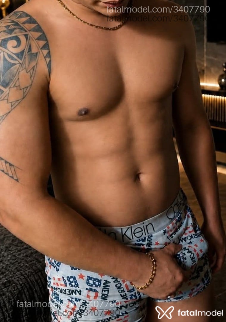 Acompanhante homem morena (o) de olhos castanhos - Wellington