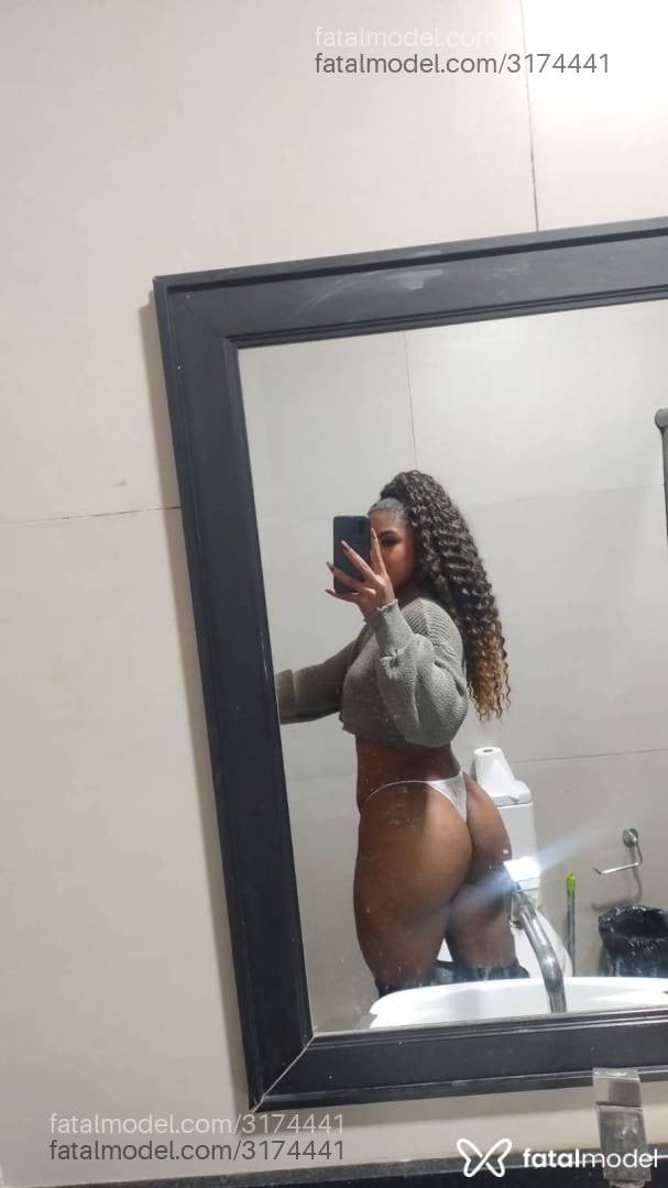 Acompanhante mulher com cabelo castanho de olhos castanhos em Balneário Camboriú - Caroline