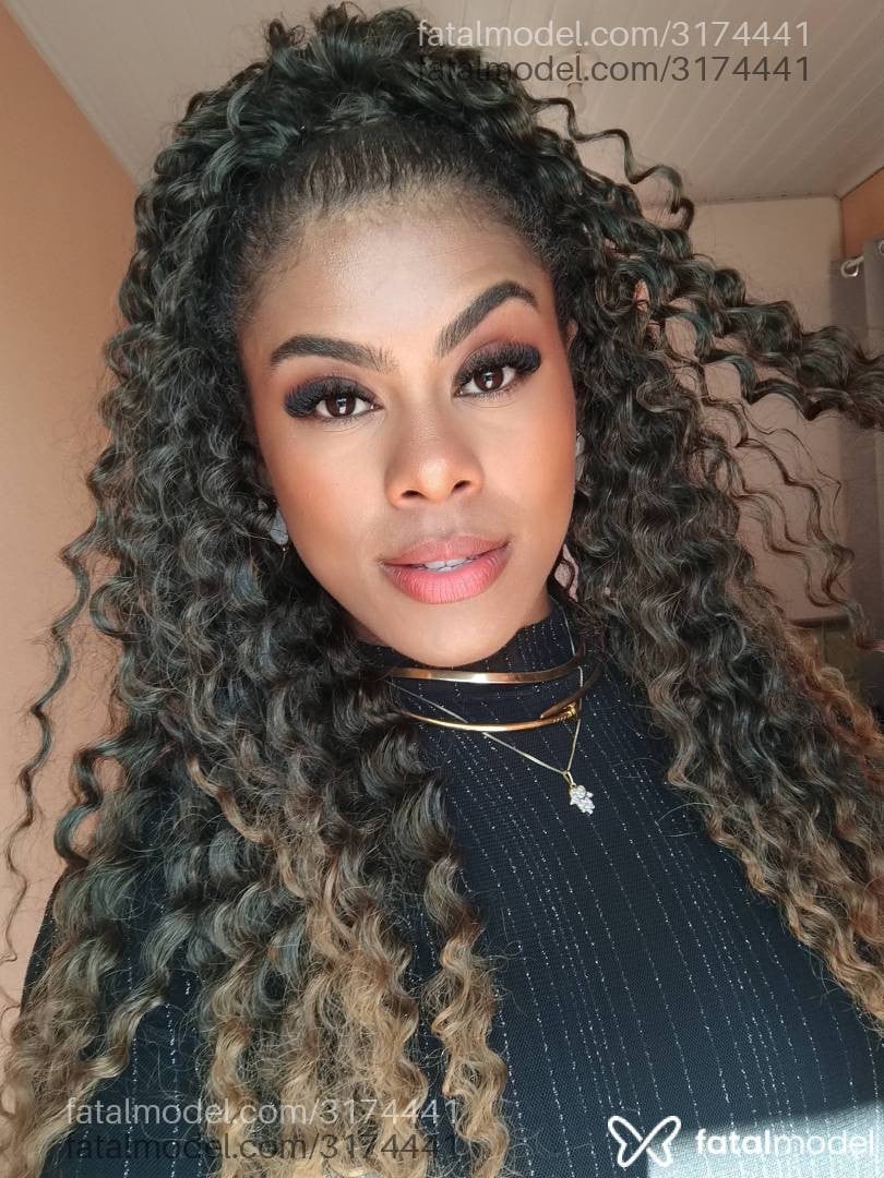 Acompanhante mulher com cabelo castanho de olhos castanhos em Chapecó - Caroline