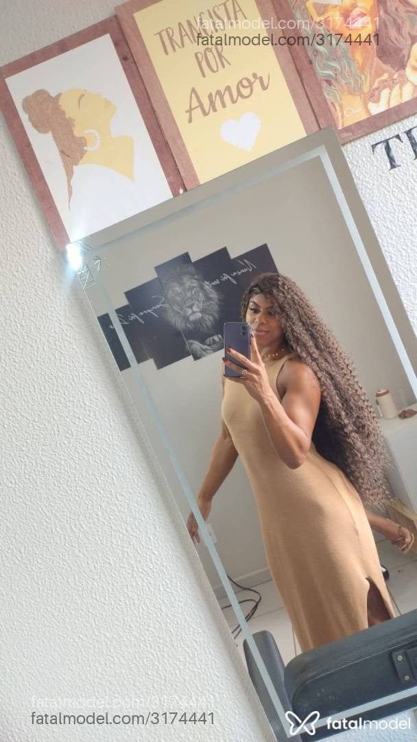 Acompanhante mulher com cabelo castanho de olhos castanhos em Chapecó - Caroline