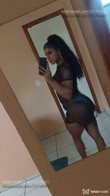 Acompanhante mulher com cabelo castanho de olhos castanhos em Chapecó - Caroline