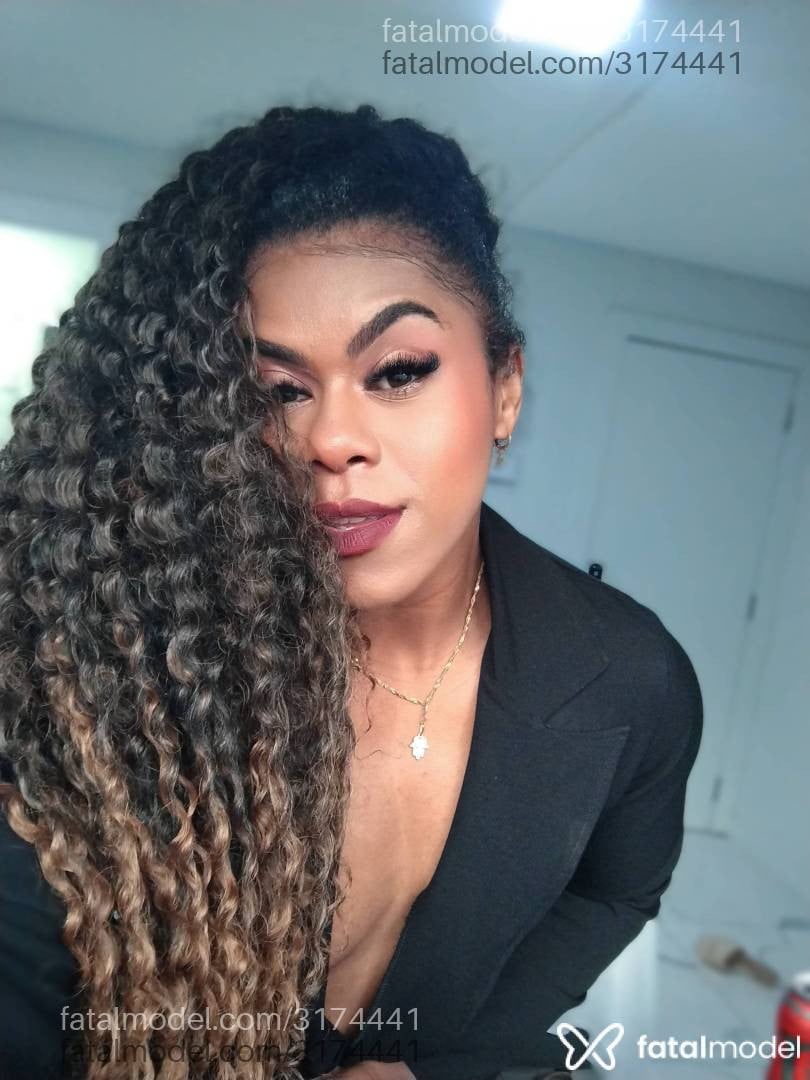 Acompanhante mulher com cabelo castanho de olhos castanhos - Caroline