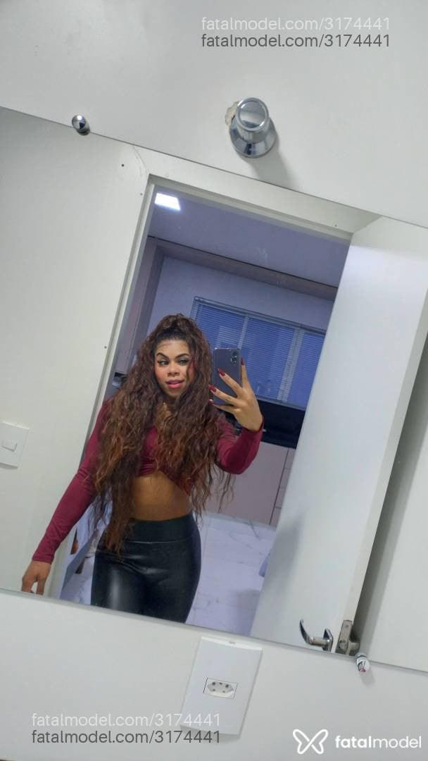 Acompanhante mulher com cabelo castanho de olhos castanhos - Caroline