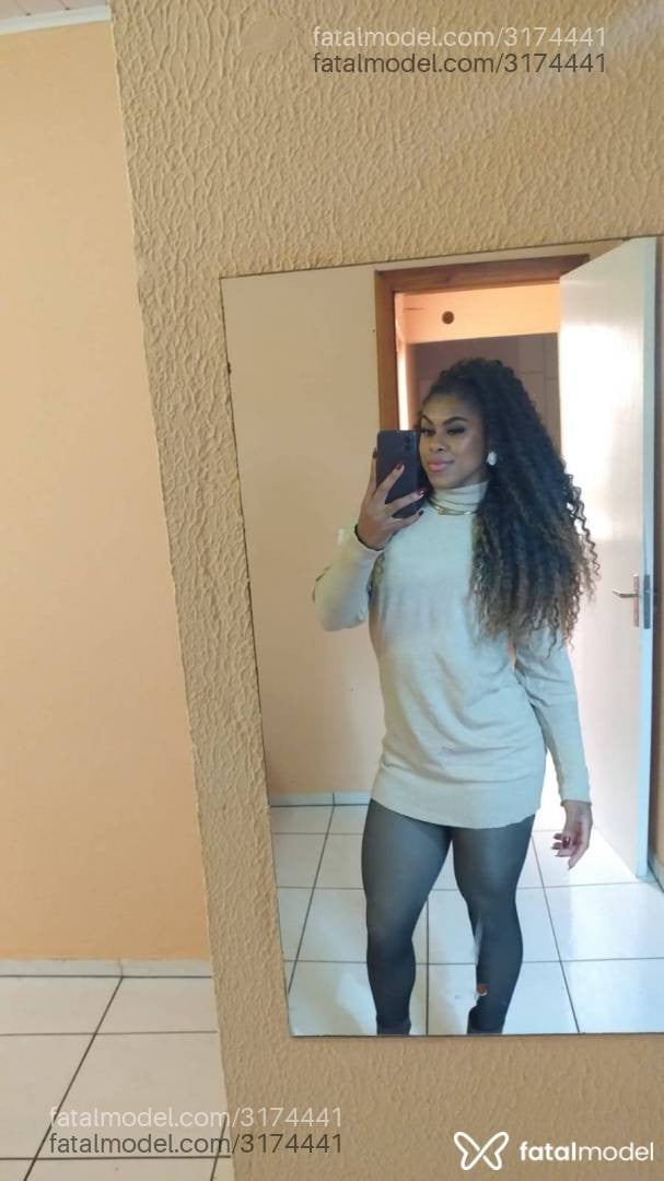 Acompanhante mulher com cabelo castanho de olhos castanhos em Chapecó - Caroline