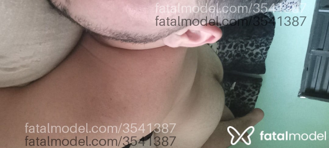 Acompanhante homem com cabelo castanho de olhos castanhos - Rafael Acompanhante homem com cabelo castanho de olhos castanhos - Rafael