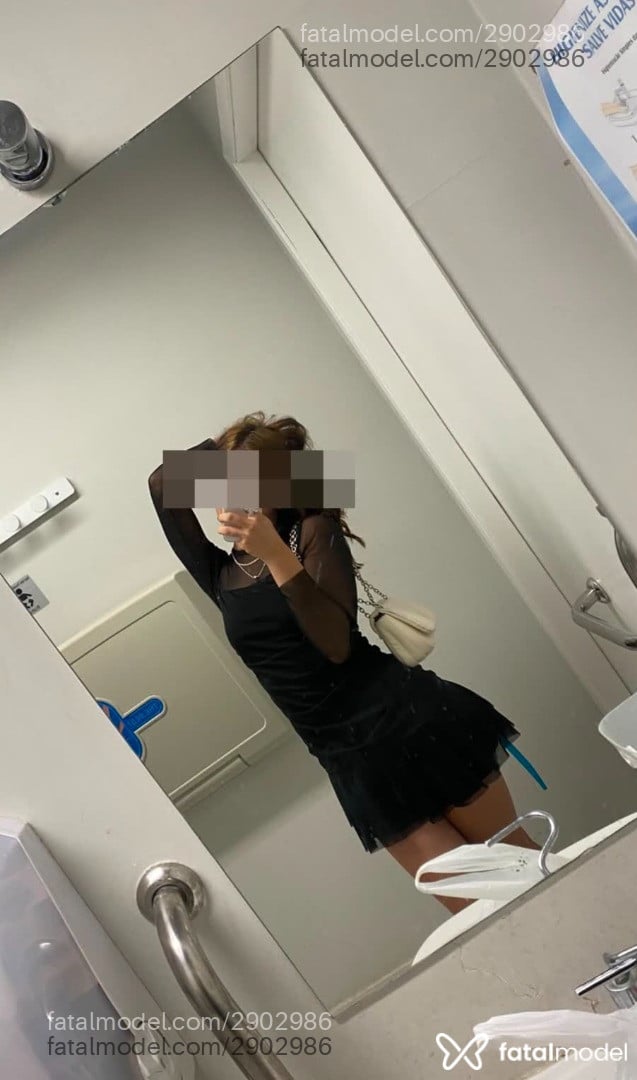Acompanhante mulher com cabelo castanho de olhos castanhos - Flávia Melo
