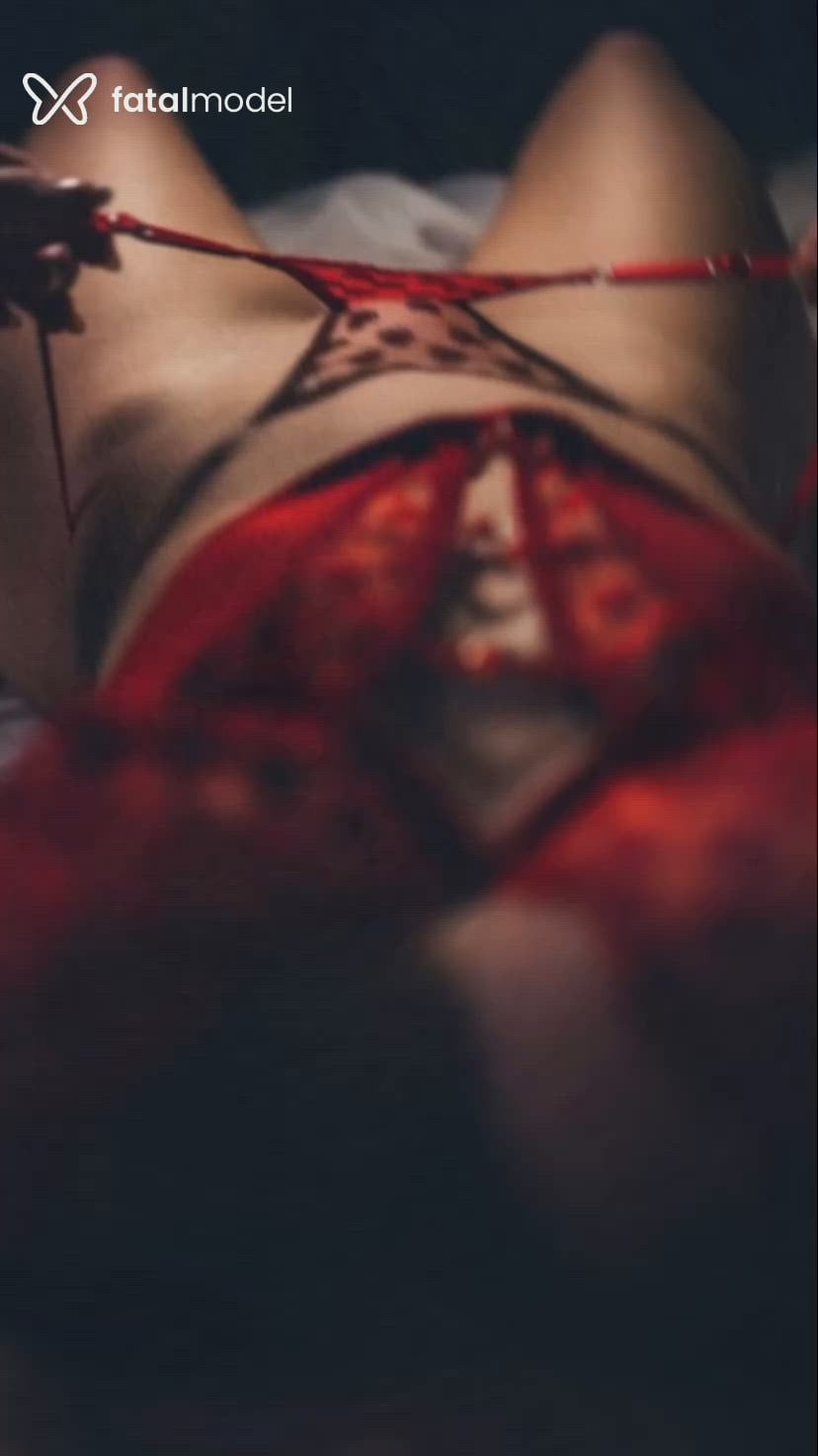 Acompanhante mulher morena (o) de olhos pretos - Jaade