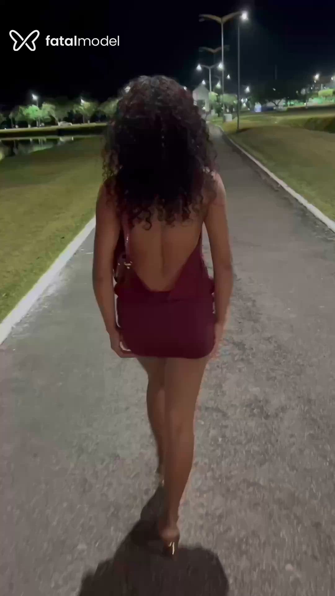 Acompanhante mulher morena (o) de olhos castanhos - Serena