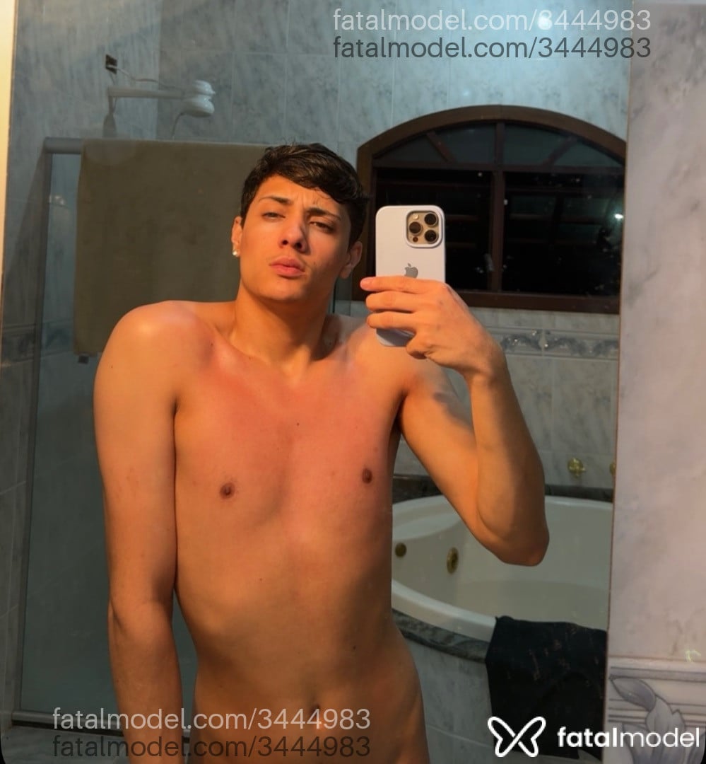 Acompanhante homem com cabelo castanho de olhos castanhos - Igor Bastos