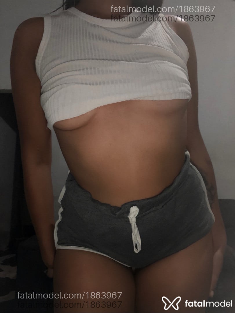 Acompanhante mulher com cabelo castanho de olhos pretos - Yasmim Victoria
