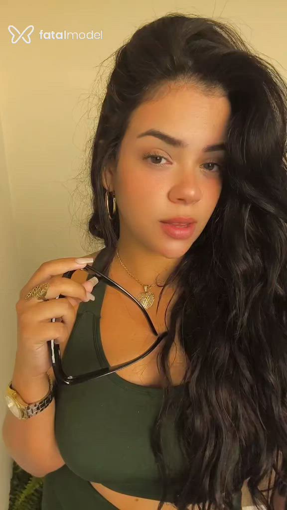 Acompanhante mulher com cabelo castanho de olhos castanhos - Lívia