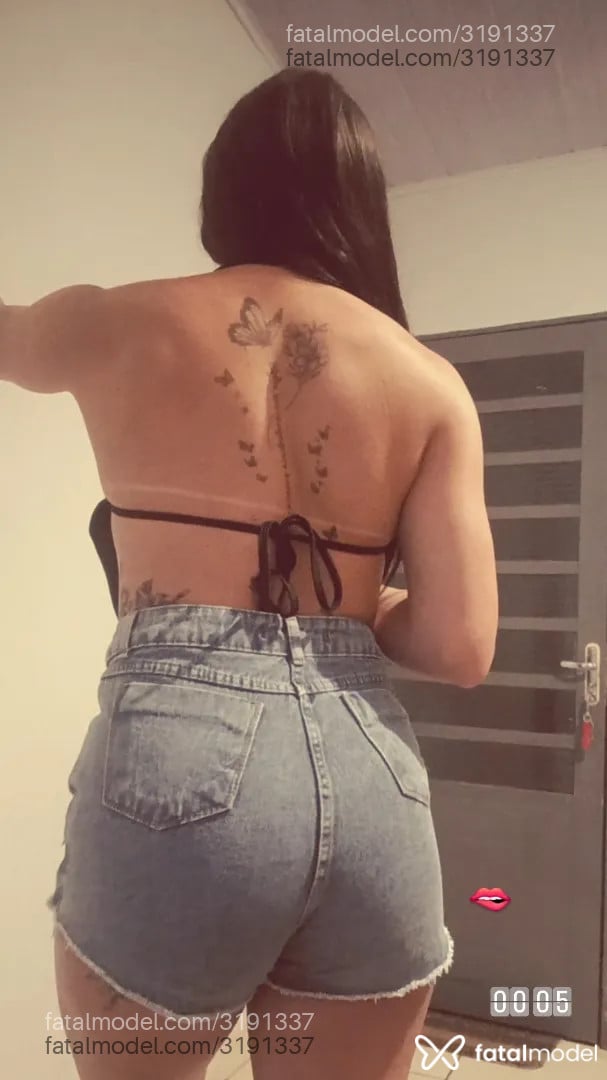 Acompanhante mulher trans morena (o) de olhos verdes - Kellly