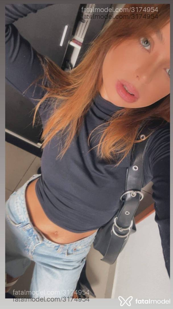 Acompanhante mulher com cabelo castanho de olhos azuis em Florianópolis - Sophia Monteiro