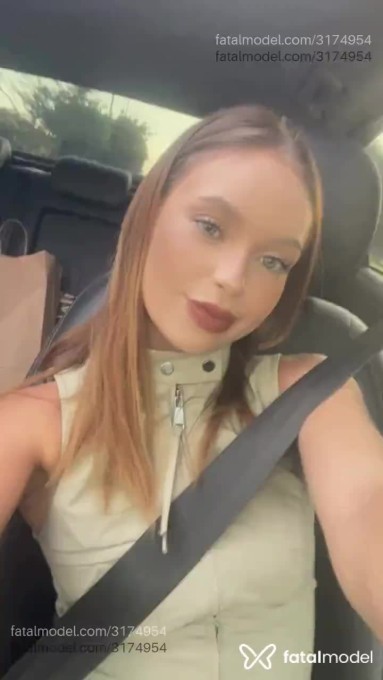 Acompanhante mulher com cabelo castanho de olhos azuis em Florianópolis - Sophia Monteiro