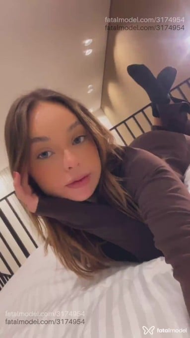 Acompanhante mulher com cabelo castanho de olhos azuis em São Paulo - Sophia Monteiro
