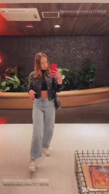 Acompanhante mulher com cabelo castanho de olhos azuis em São Paulo - Sophia Monteiro