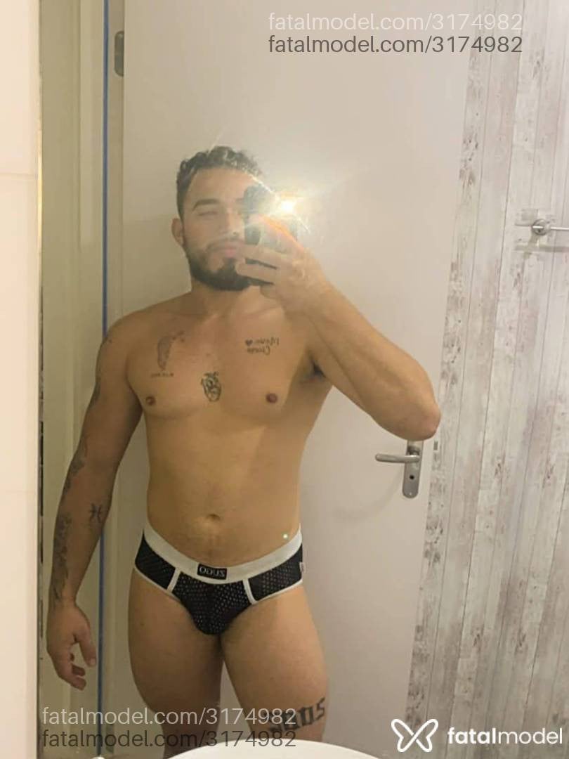 Acompanhante homem com cabelo castanho de olhos castanhos - Júnior Acompanhante homem com cabelo castanho de olhos castanhos - Júnior