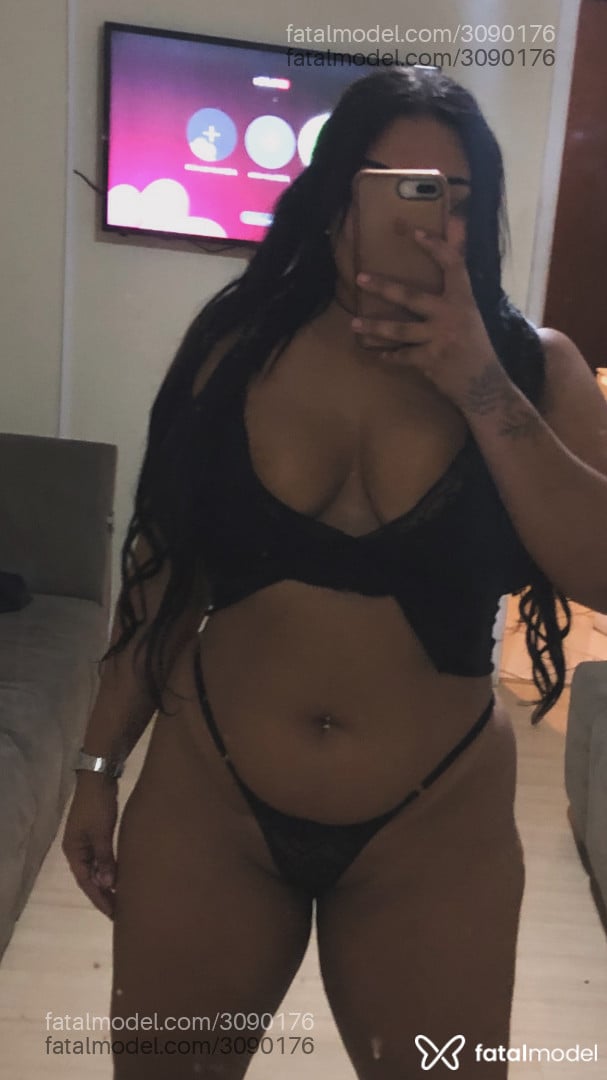 Acompanhante mulher morena (o) de olhos pretos - Beatriz