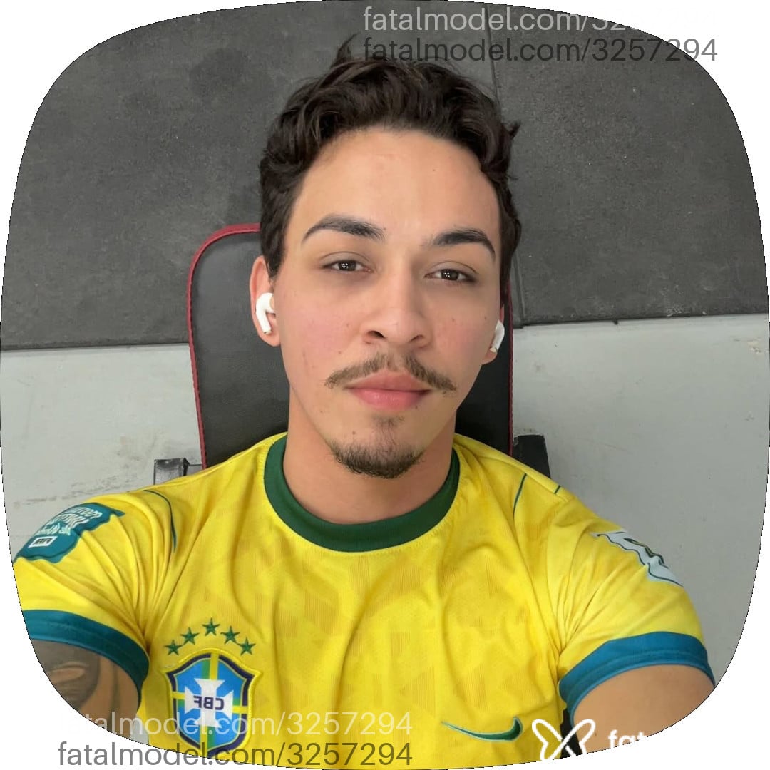 Acompanhante homem morena (o) de olhos castanhos - Apolo