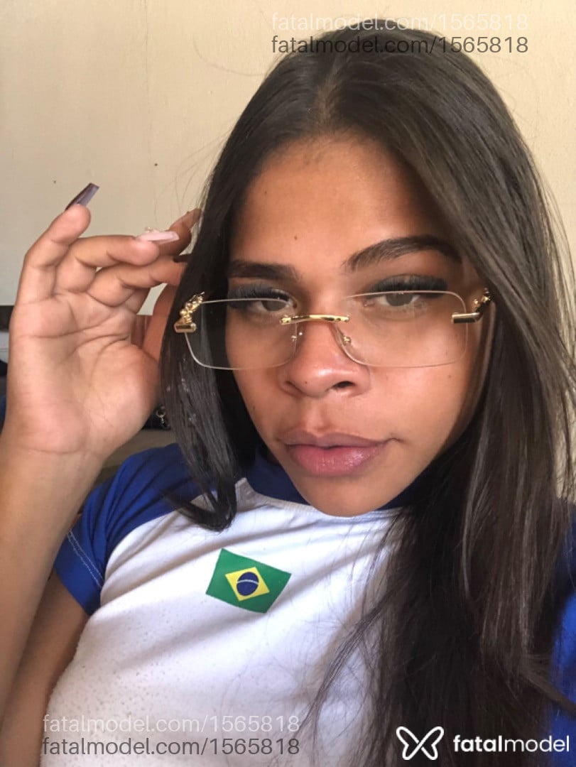 Acompanhante mulher trans com cabelo castanho de olhos castanhos - Kayllaninfa