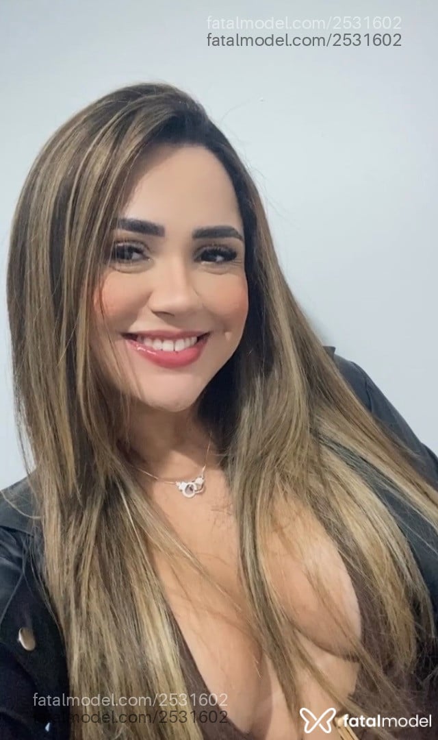 Acompanhante mulher morena (o) de olhos pretos - Thais