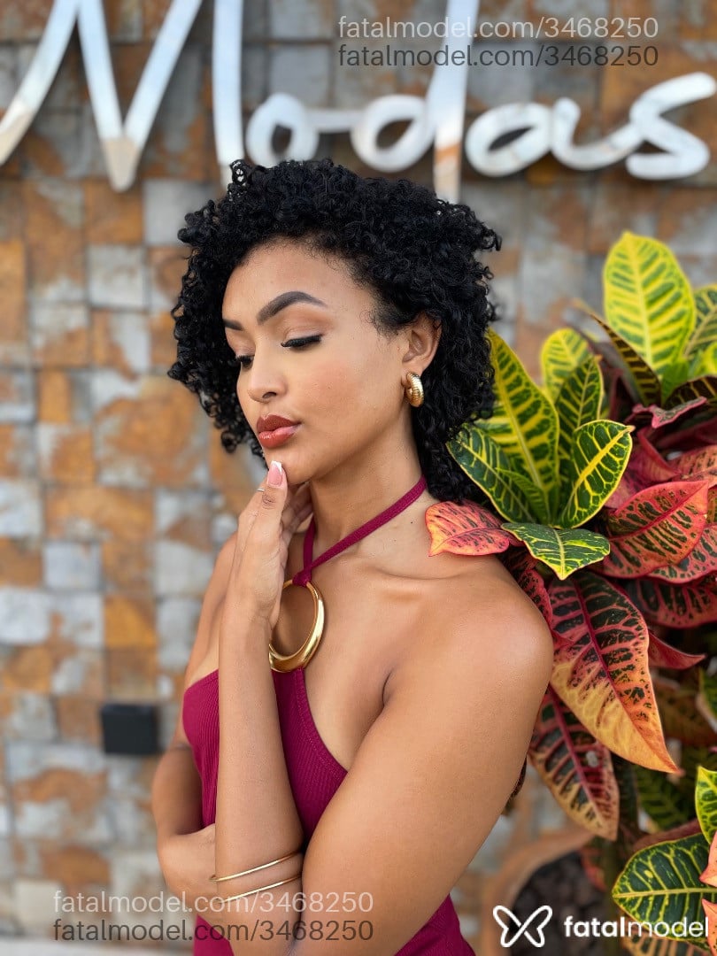 Acompanhante mulher morena (o) de olhos castanhos - Paula Barradas