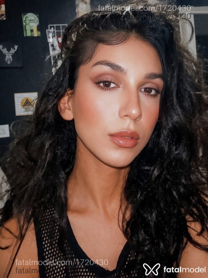 Acompanhante mulher trans morena (o) de olhos castanhos - Lua