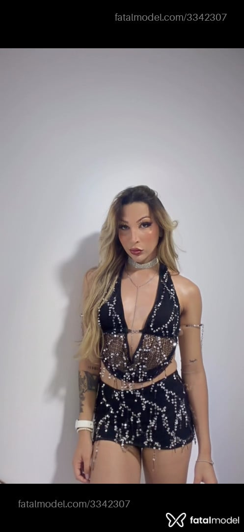 Acompanhante mulher trans loira (o) de olhos castanhos - Stella Noir