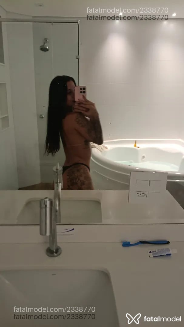 Acompanhante mulher morena (o) de olhos castanhos - Pequenagostosinha