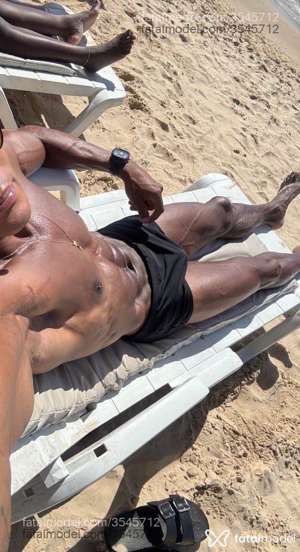 Acompanhante homem morena (o) de olhos castanhos - Silva Júnior