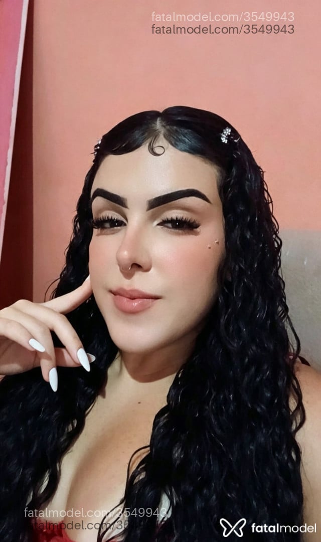 Acompanhante mulher morena (o) de olhos mel - Victoria Seixas