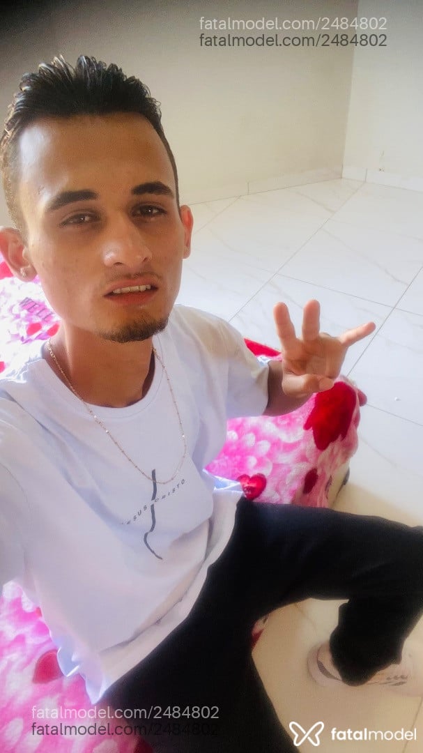 Acompanhante homem com cabelo castanho de olhos castanhos - Magrao