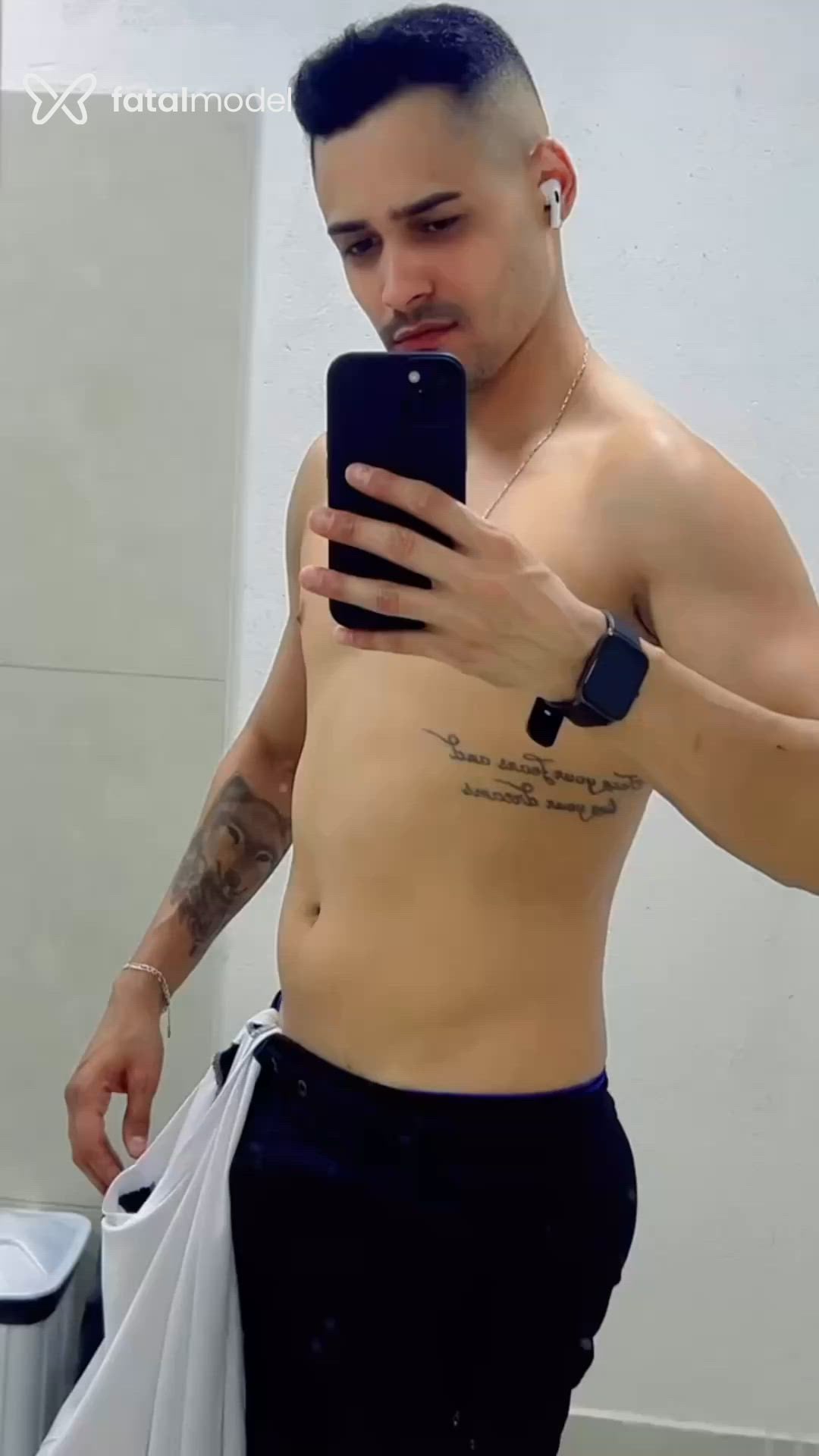 Acompanhante homem morena (o) de olhos castanhos - Guilherme Acompanhante homem morena (o) de olhos castanhos - Guilherme
