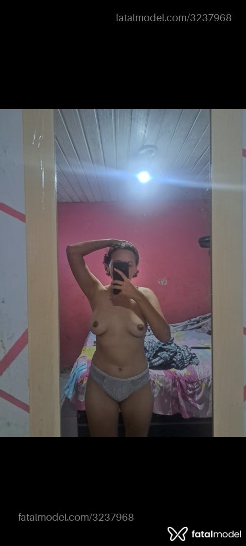 Acompanhante mulher morena (o) de olhos verdes - Kimberly