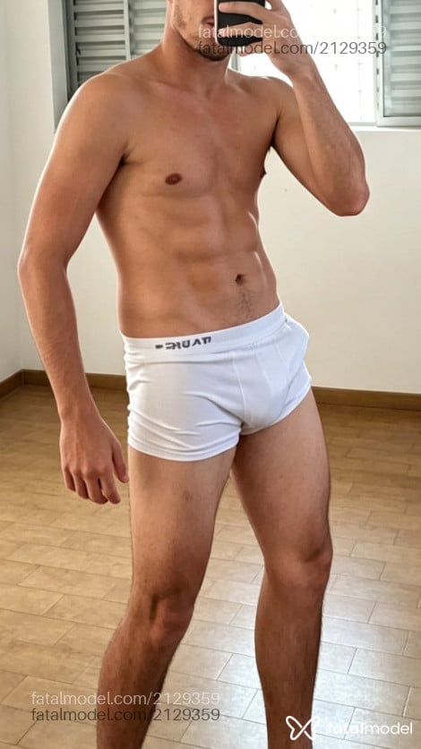 Acompanhante homem morena (o) de olhos castanhos - Maridodealuguel