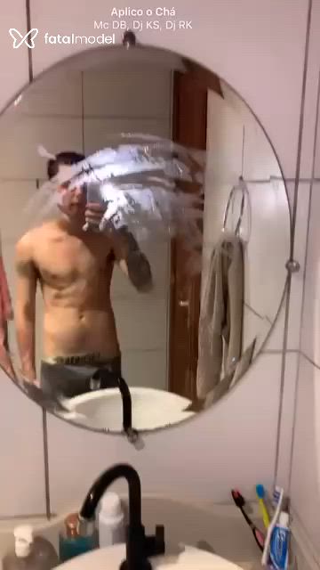Acompanhante homem com cabelo castanho de olhos castanhos - Kaua Silva Acompanhante homem com cabelo castanho de olhos castanhos - Kaua Silva