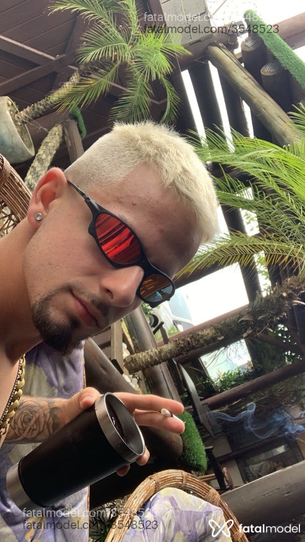 Acompanhante homem com cabelo castanho de olhos castanhos - Kaua Silva