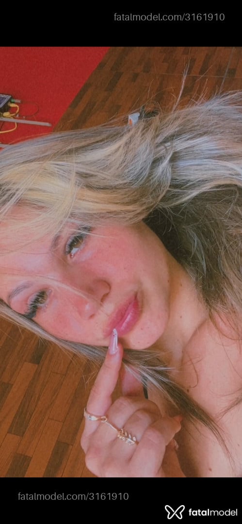 Acompanhante mulher loira (o) de olhos castanhos - Gaby Acompanhante mulher loira (o) de olhos castanhos - Gaby