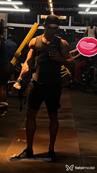 Acompanhante homem com cabelo castanho de olhos castanhos - Breno Ferraz