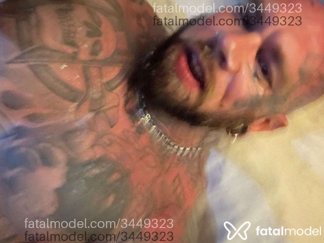 Acompanhante homem sem cabelo de olhos mel - Luquinha