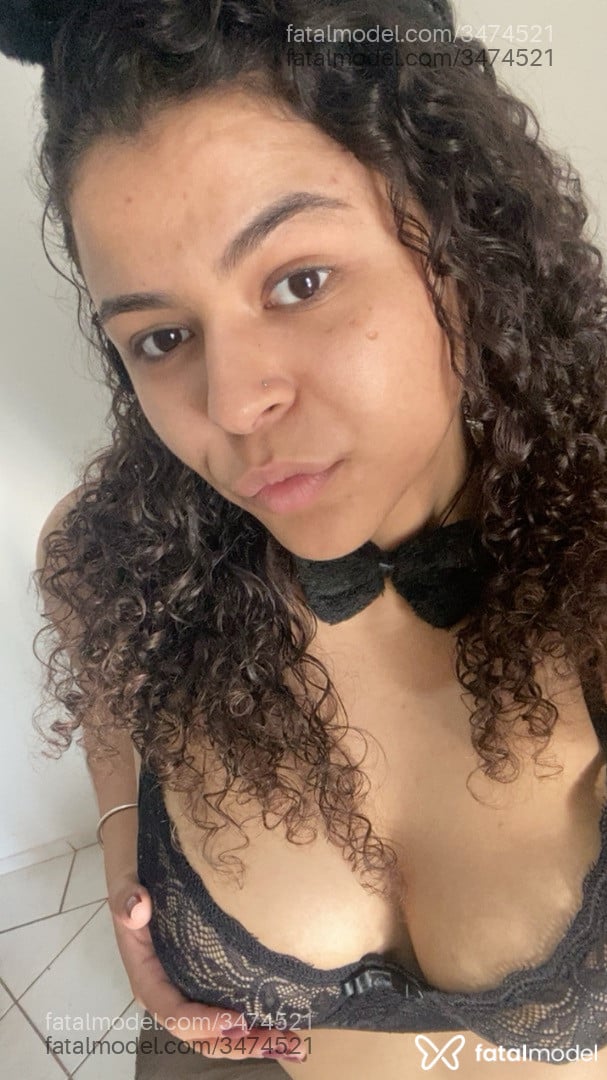 Acompanhante mulher morena (o) de olhos castanhos - Cristal