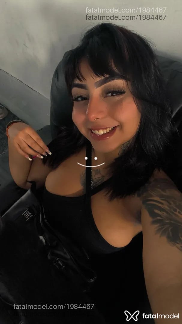 Acompanhante mulher morena (o) de olhos castanhos - Charlotte