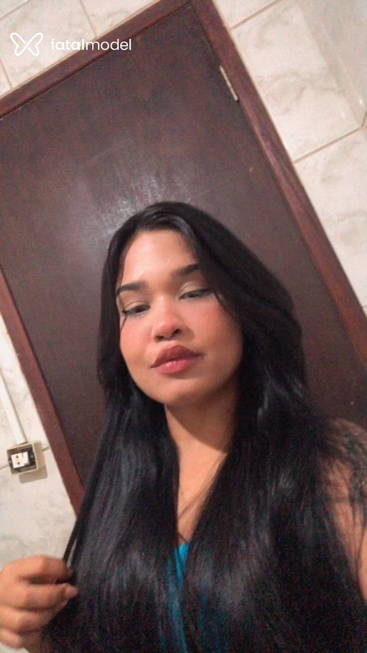 Acompanhante mulher morena (o) de olhos pretos - Karolina